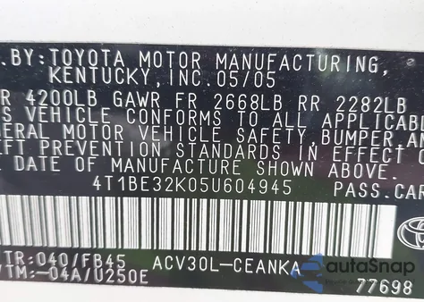 2005 Toyota Camry Le z USA, uszkodzony, nr VIN 4T1BE32K05U604945